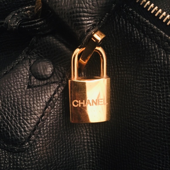 CHANEL XXL 100% AUTH leather Boston travel/gym bag - Picture 7 of 14